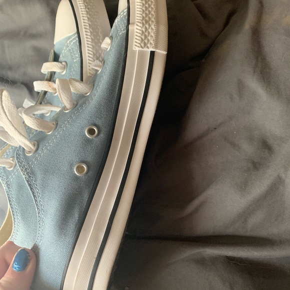 Converse light blue size 8 in like new condition - Picture 5 of 5